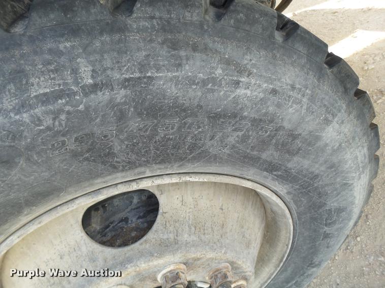 image for item L1644 2003 Freightliner Century ST120 semi truck