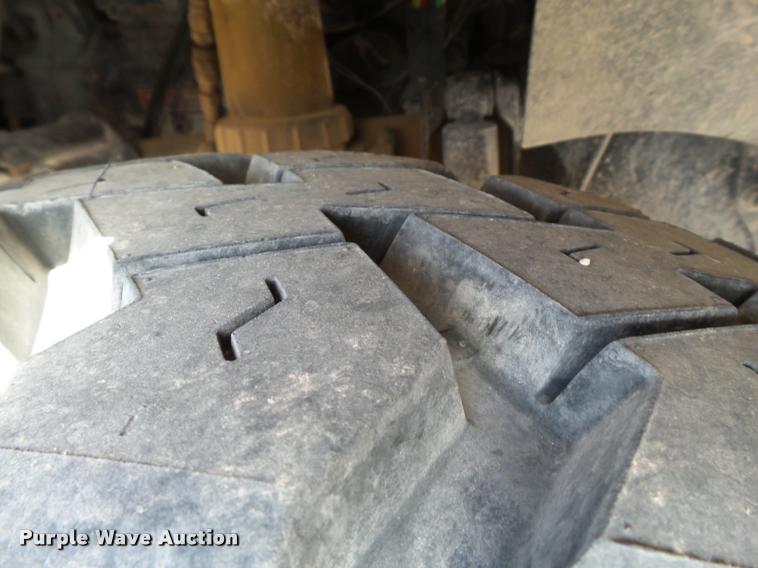 image for item L1644 2003 Freightliner Century ST120 semi truck