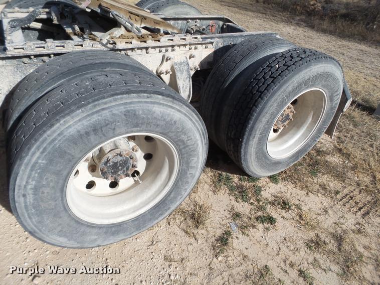 image for item L1644 2003 Freightliner Century ST120 semi truck