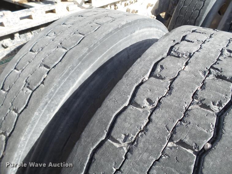 image for item L1644 2003 Freightliner Century ST120 semi truck