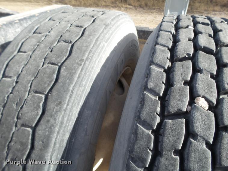 image for item L1644 2003 Freightliner Century ST120 semi truck