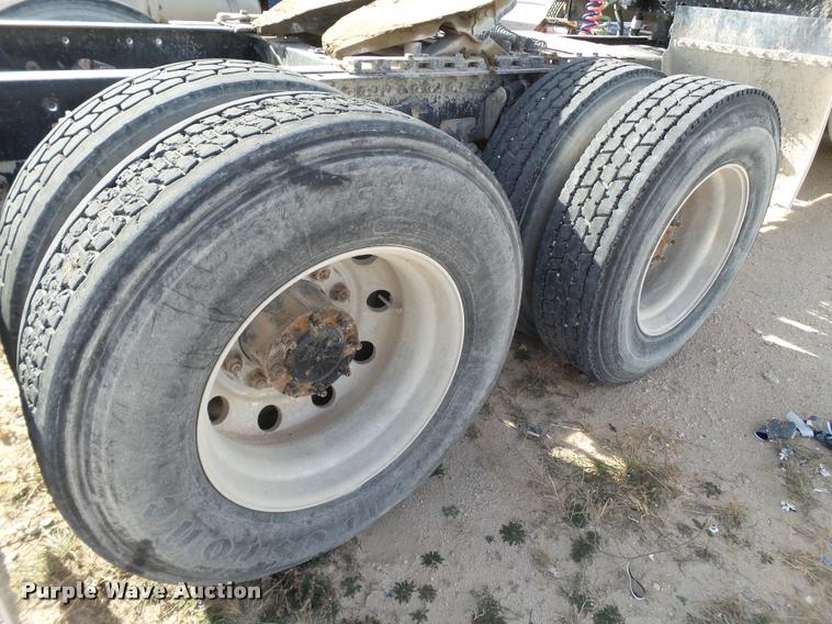 image for item L1644 2003 Freightliner Century ST120 semi truck