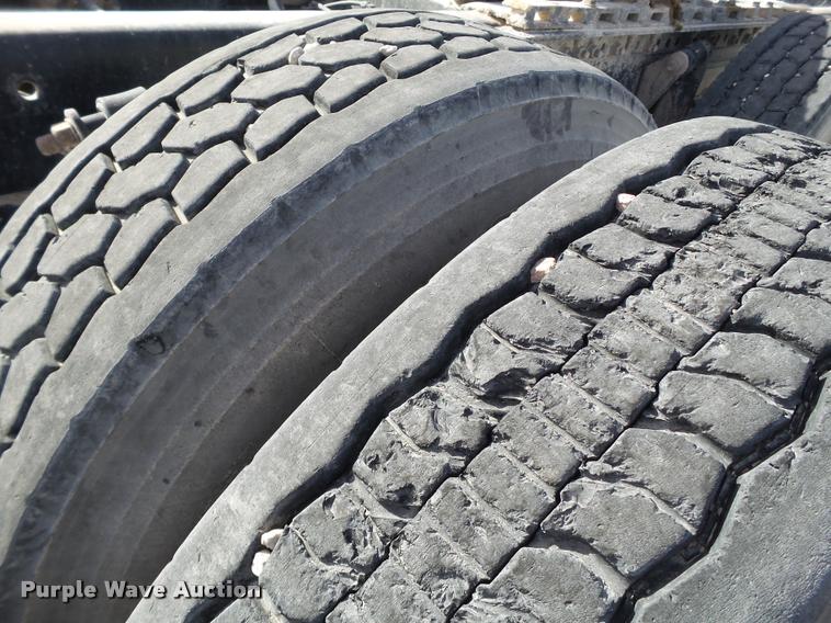 image for item L1644 2003 Freightliner Century ST120 semi truck