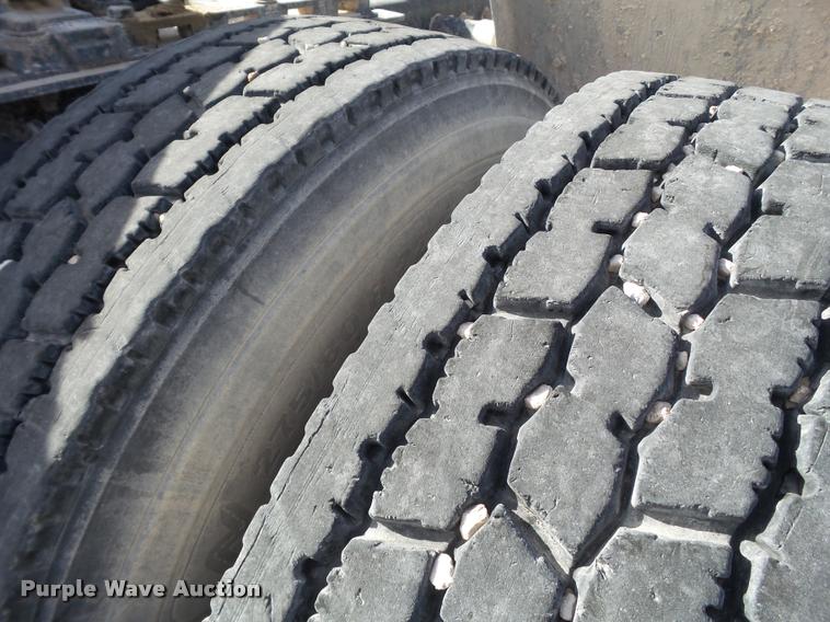 image for item L1644 2003 Freightliner Century ST120 semi truck