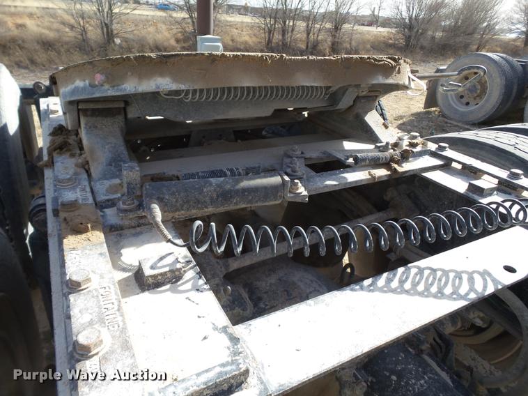 image for item L1644 2003 Freightliner Century ST120 semi truck