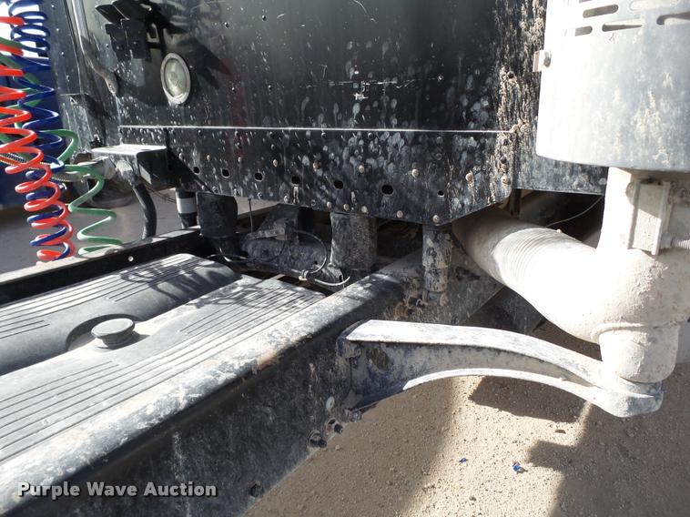 image for item L1644 2003 Freightliner Century ST120 semi truck