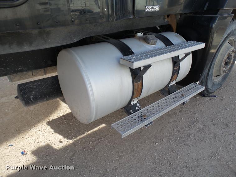 image for item L1644 2003 Freightliner Century ST120 semi truck