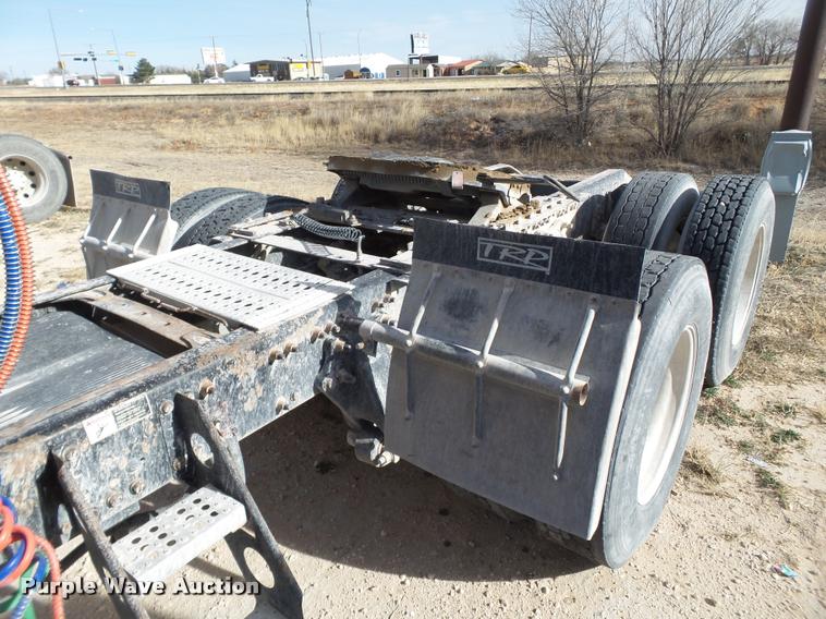 image for item L1644 2003 Freightliner Century ST120 semi truck