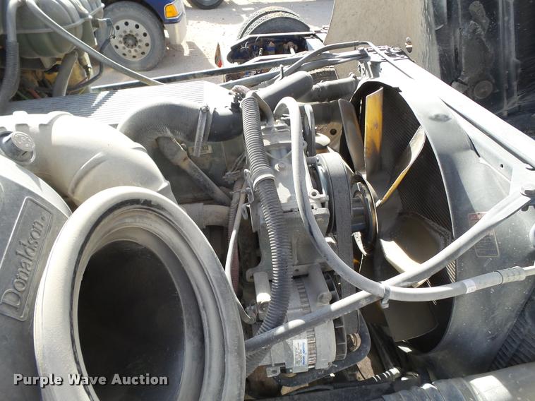 image for item L1644 2003 Freightliner Century ST120 semi truck