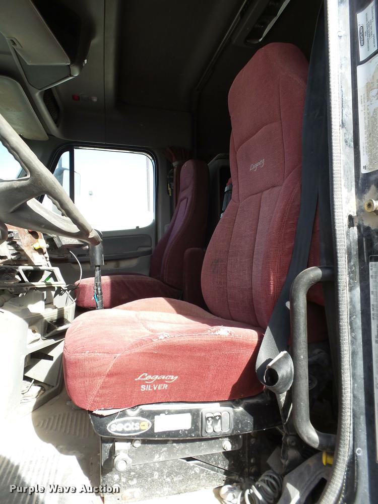 image for item L1644 2003 Freightliner Century ST120 semi truck