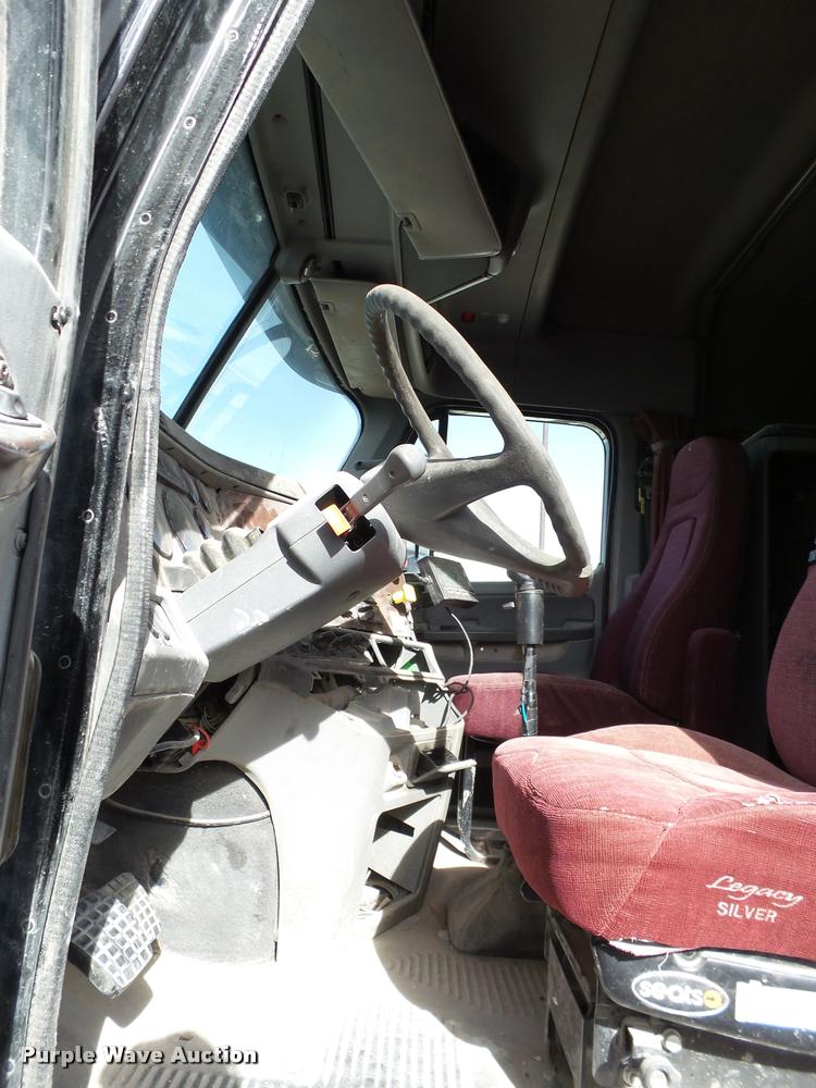 image for item L1644 2003 Freightliner Century ST120 semi truck