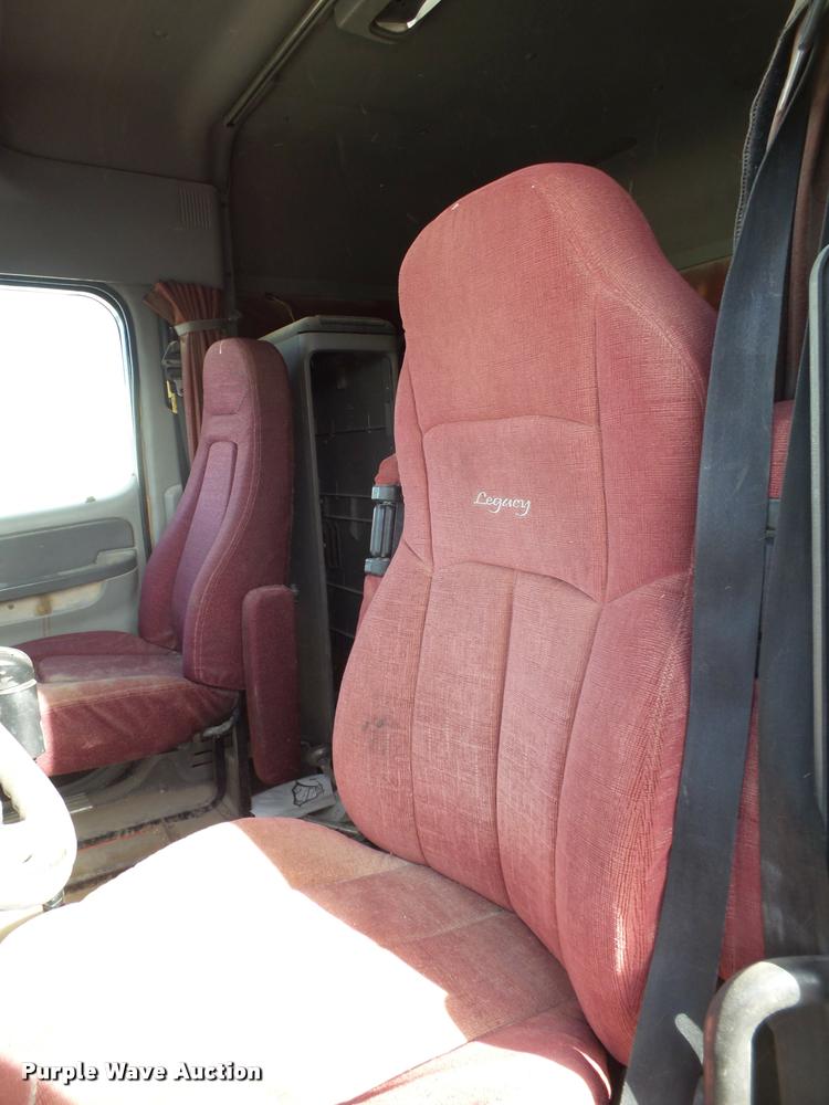 image for item L1644 2003 Freightliner Century ST120 semi truck