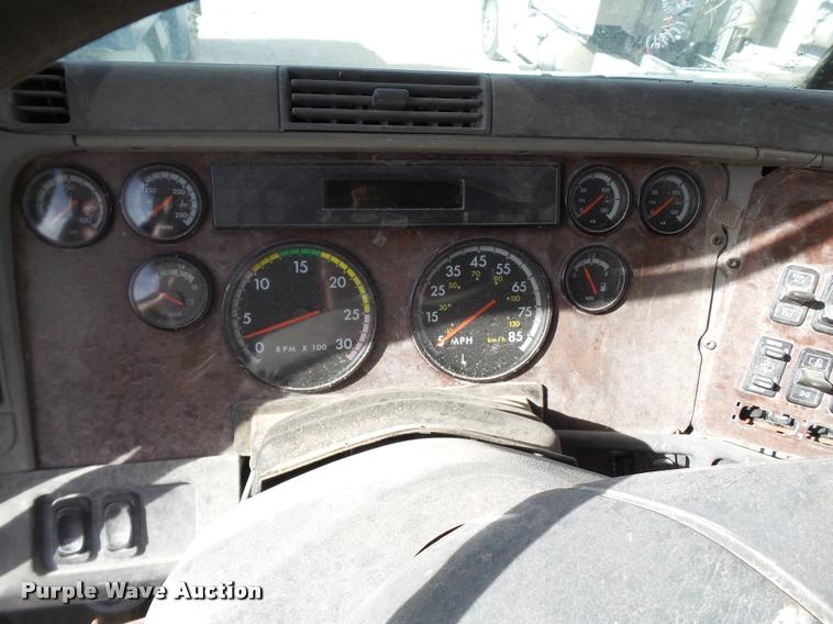 image for item L1644 2003 Freightliner Century ST120 semi truck