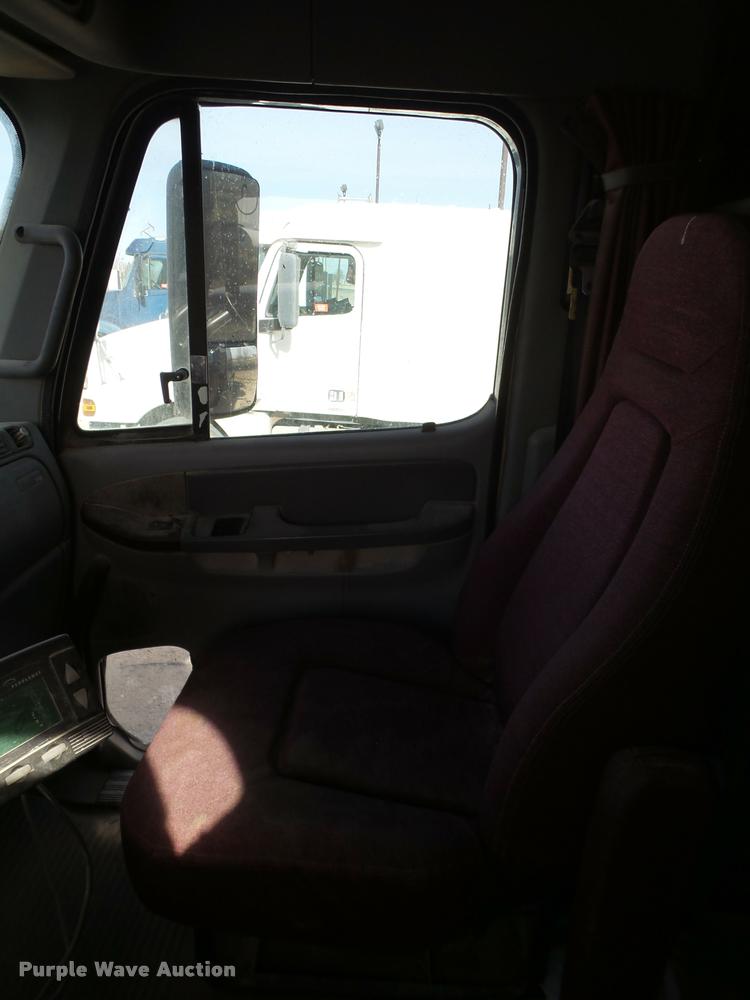 image for item L1644 2003 Freightliner Century ST120 semi truck