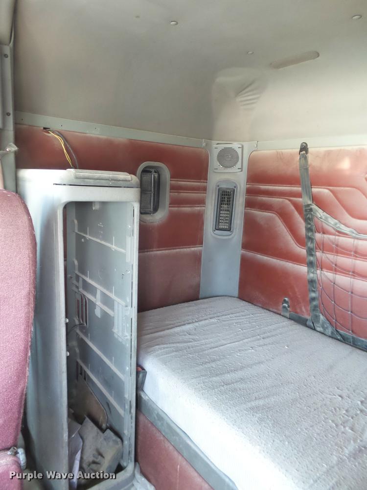 image for item L1644 2003 Freightliner Century ST120 semi truck