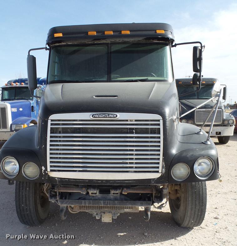 image for item L1645 2003 Freightliner Century ST120 semi truck