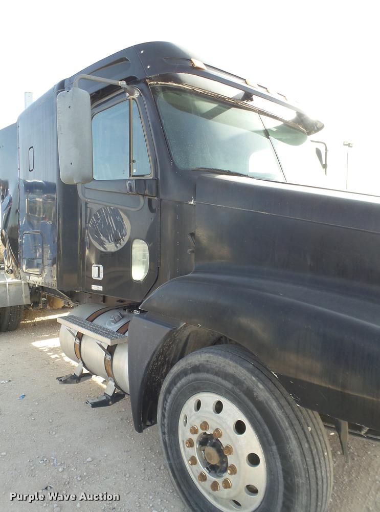 image for item L1645 2003 Freightliner Century ST120 semi truck