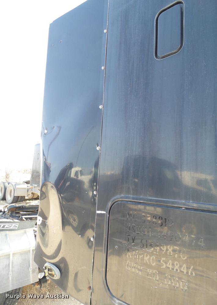 image for item L1645 2003 Freightliner Century ST120 semi truck