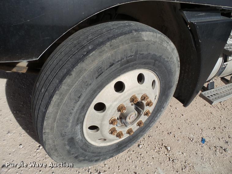 image for item L1645 2003 Freightliner Century ST120 semi truck