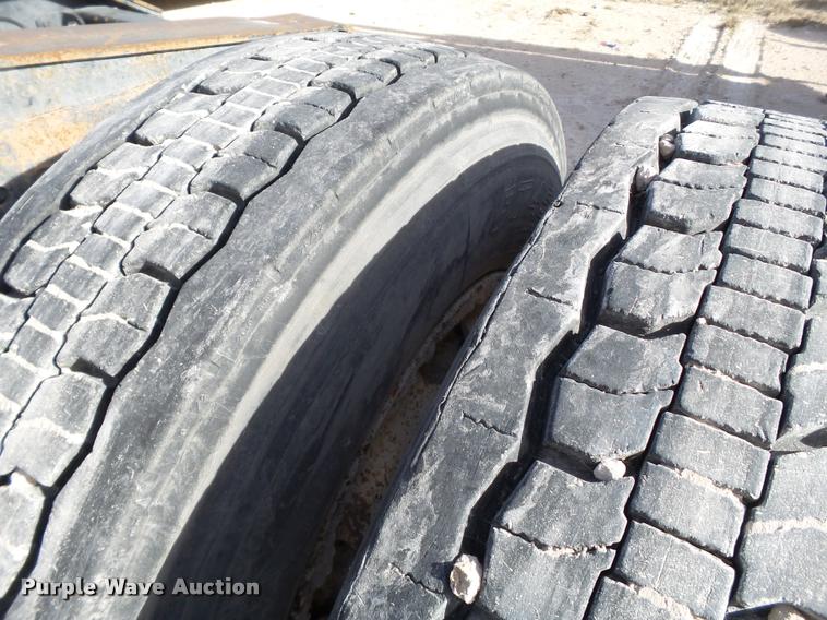 image for item L1645 2003 Freightliner Century ST120 semi truck