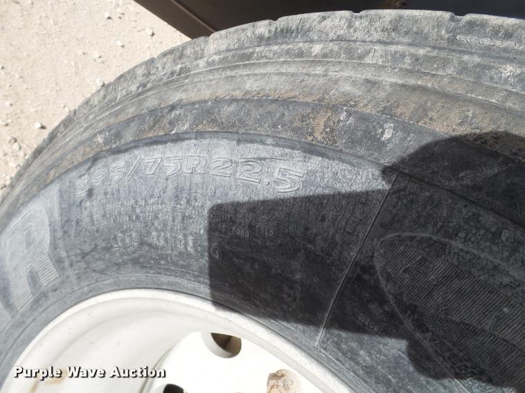 image for item L1645 2003 Freightliner Century ST120 semi truck