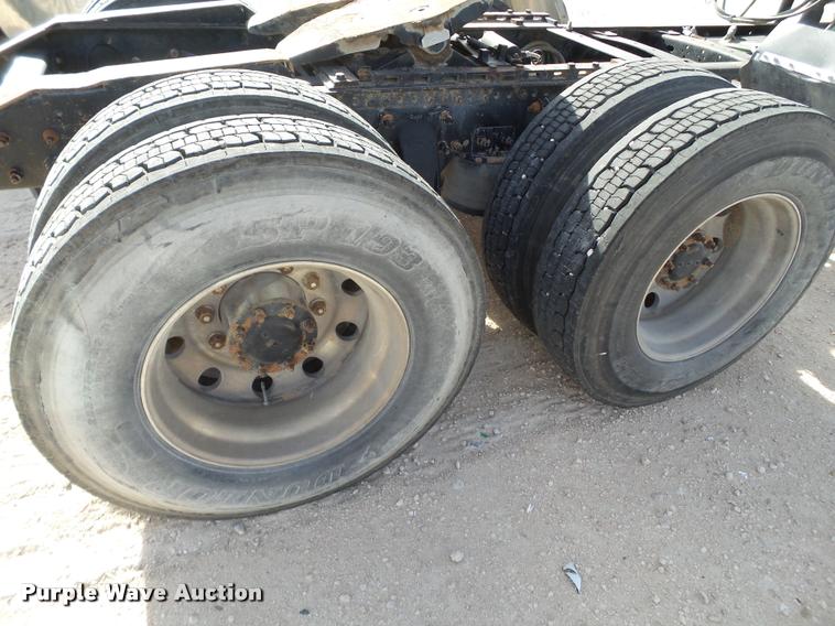 image for item L1645 2003 Freightliner Century ST120 semi truck