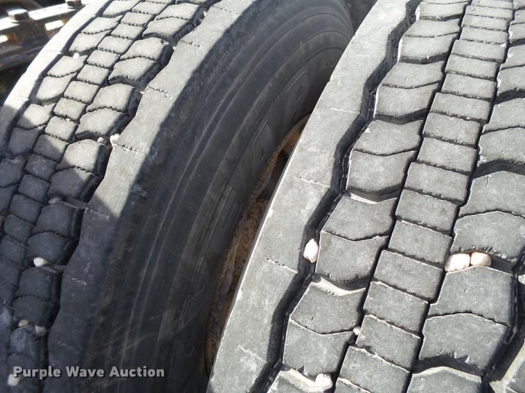 image for item L1645 2003 Freightliner Century ST120 semi truck