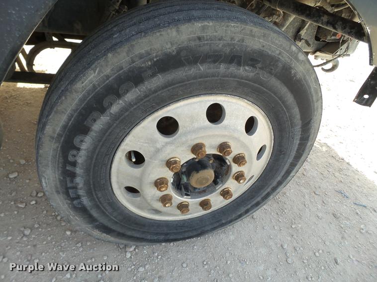 image for item L1645 2003 Freightliner Century ST120 semi truck