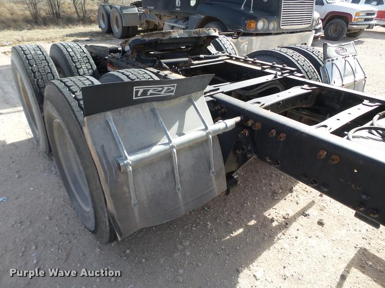 image for item L1645 2003 Freightliner Century ST120 semi truck