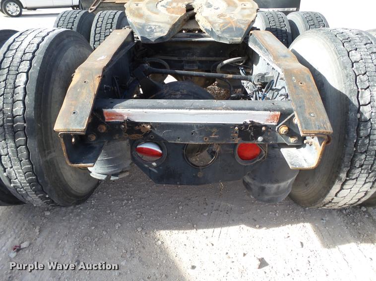 image for item L1645 2003 Freightliner Century ST120 semi truck