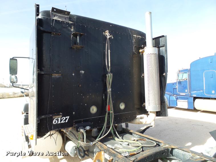 image for item L1645 2003 Freightliner Century ST120 semi truck