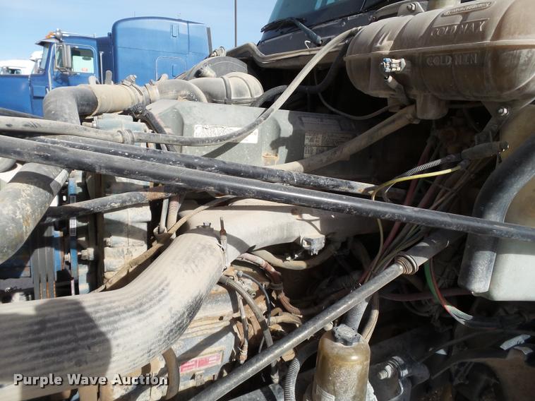 image for item L1645 2003 Freightliner Century ST120 semi truck