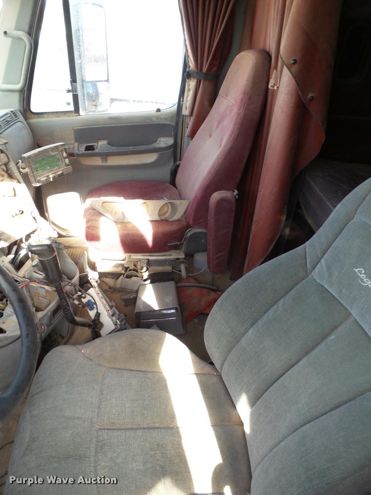 image for item L1645 2003 Freightliner Century ST120 semi truck