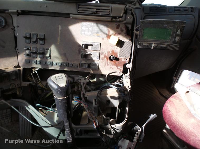 image for item L1645 2003 Freightliner Century ST120 semi truck