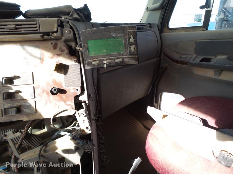 image for item L1645 2003 Freightliner Century ST120 semi truck