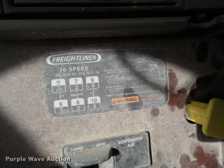 image for item L1645 2003 Freightliner Century ST120 semi truck