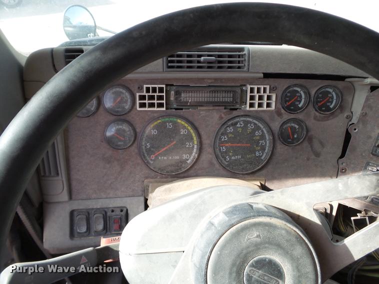 image for item L1645 2003 Freightliner Century ST120 semi truck