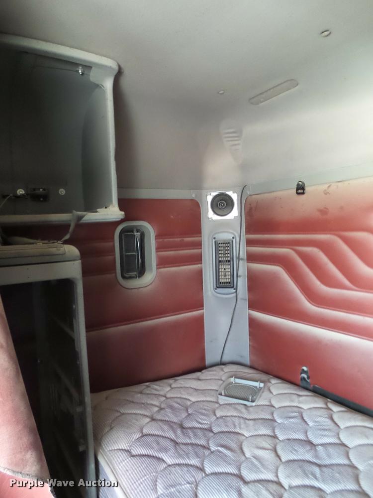 image for item L1645 2003 Freightliner Century ST120 semi truck