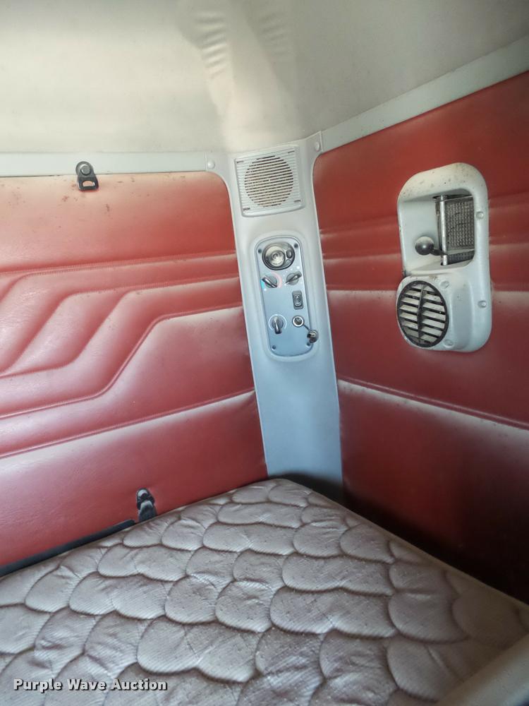 image for item L1645 2003 Freightliner Century ST120 semi truck