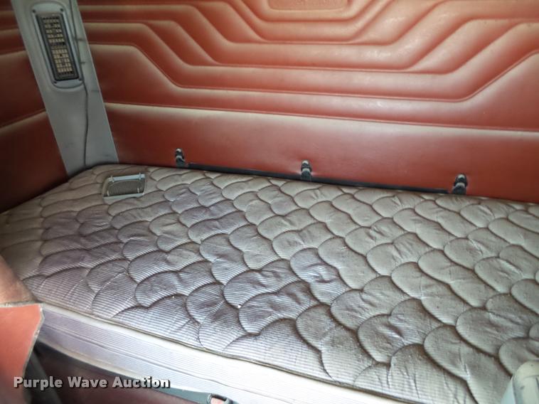 image for item L1645 2003 Freightliner Century ST120 semi truck