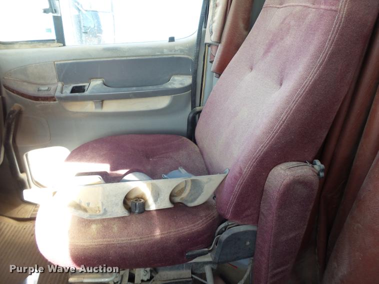 image for item L1645 2003 Freightliner Century ST120 semi truck