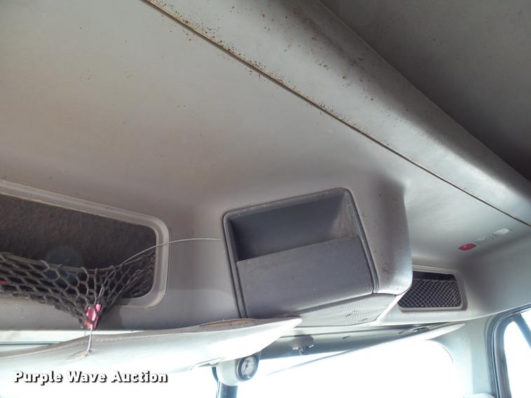 image for item L1645 2003 Freightliner Century ST120 semi truck