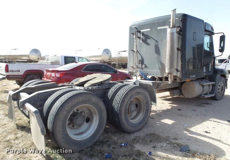 image for item L1646 2003 Freightliner Century ST120 semi truck