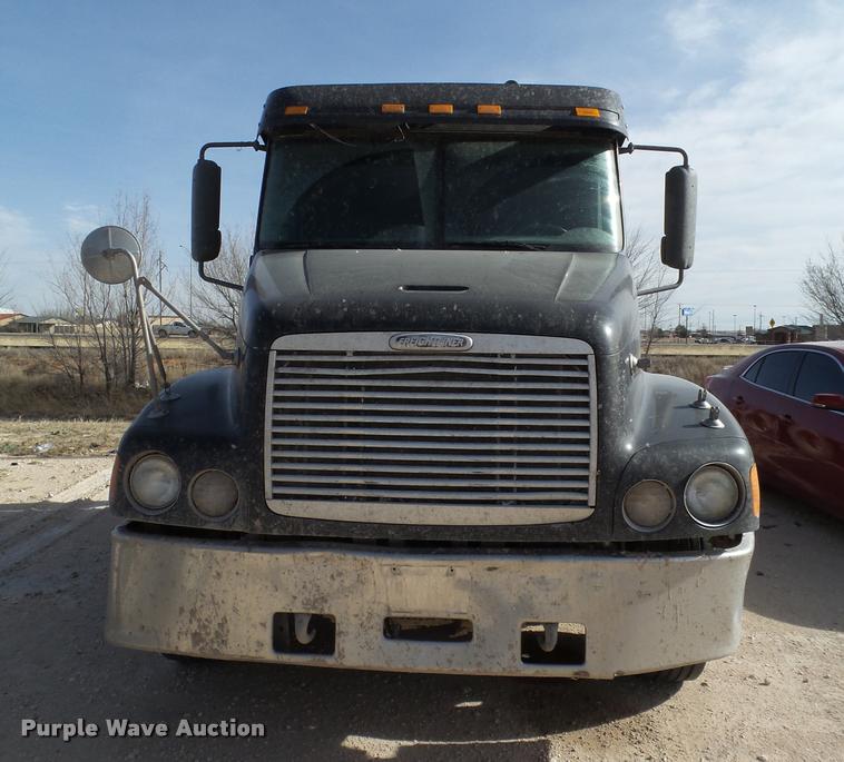 image for item L1646 2003 Freightliner Century ST120 semi truck