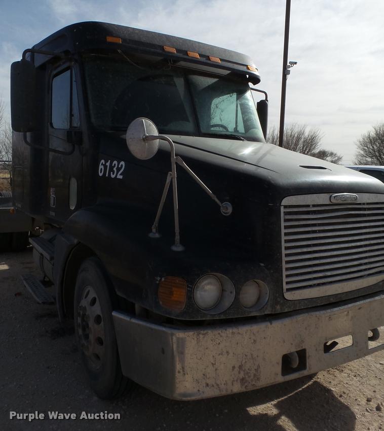 image for item L1646 2003 Freightliner Century ST120 semi truck