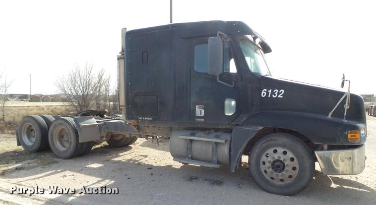 image for item L1646 2003 Freightliner Century ST120 semi truck