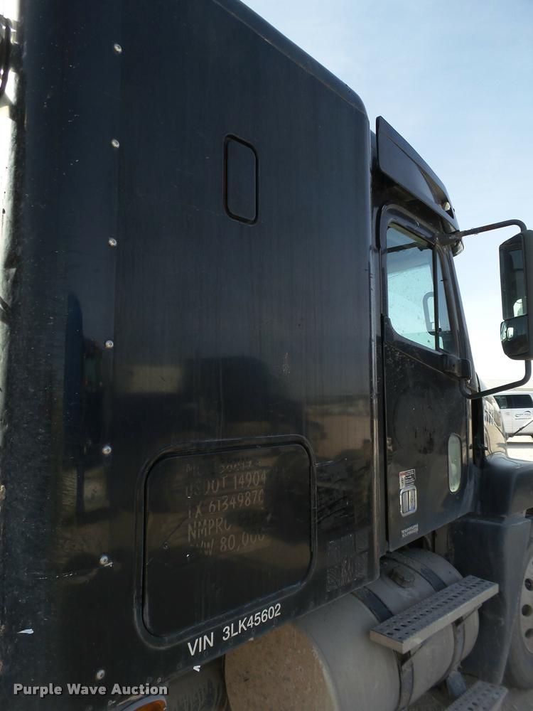 image for item L1646 2003 Freightliner Century ST120 semi truck