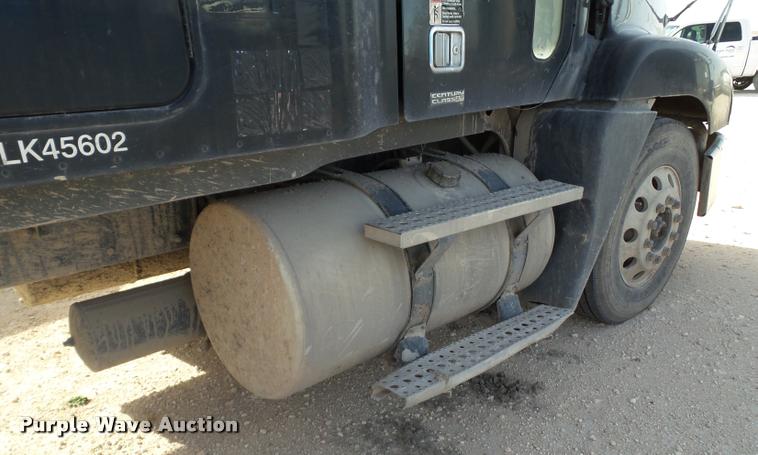 image for item L1646 2003 Freightliner Century ST120 semi truck