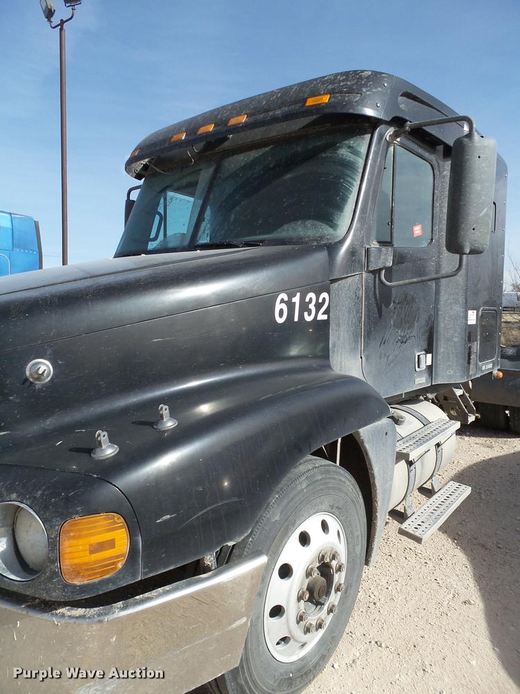 image for item L1646 2003 Freightliner Century ST120 semi truck