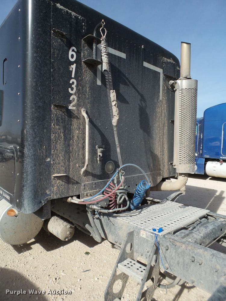 image for item L1646 2003 Freightliner Century ST120 semi truck